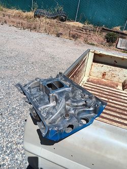 FE390 Edelbrock Performer intake manifold
