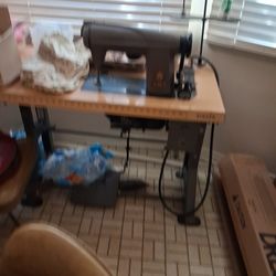 Singer Sewing Machine 