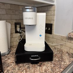 Keurig K-Iced Essentials Iced/Hot Single Serve Coffee Maker