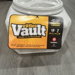 Brand new Gamma2 Vittles Vault 15 lb Airtight Pet Food Storage Container