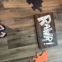 Very cute wooden wall decor - dinosaur theme