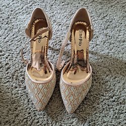 2 High Heels Size 39 Or 8.5