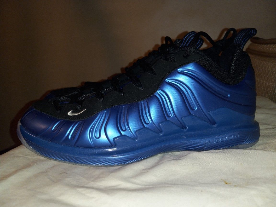 New Pair of Nike Zoom Foamposite Lows