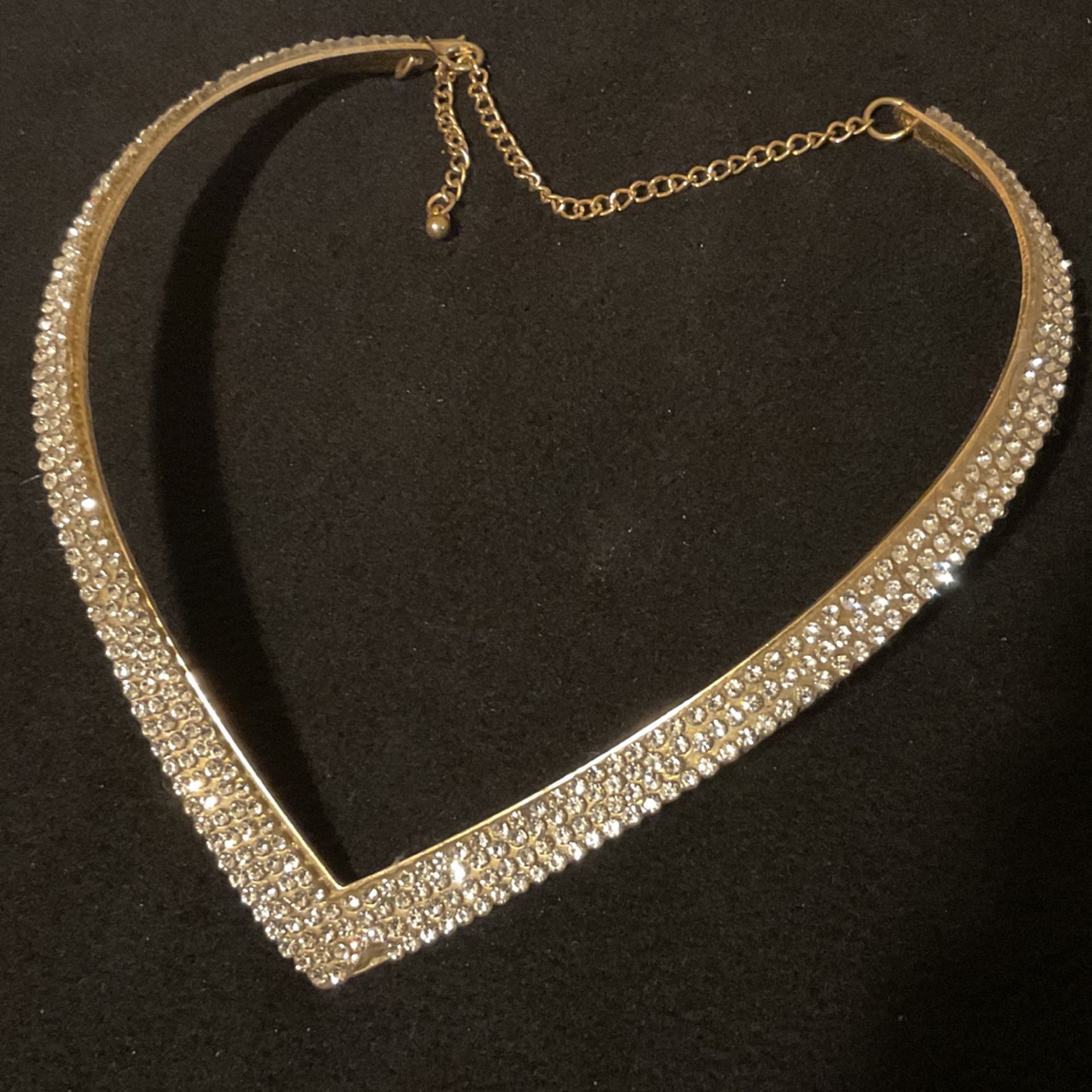 Goldtone Heart Shaped Choker With Sparkly Rhinestones  And Adjustable Chain
