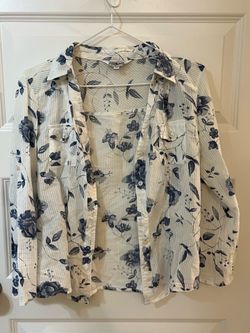 Size M (XS fit!!!) TRAMP 3/4 Sleeve Semi Sheer White Button Down Shirt with Blue Florals