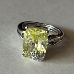 Lemon Color Bold Ring (Avon) 8/9 $25