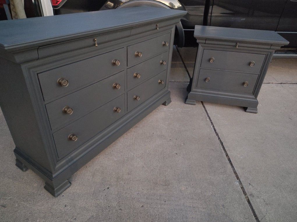 Dresser & Nightstand Set (free delivery)