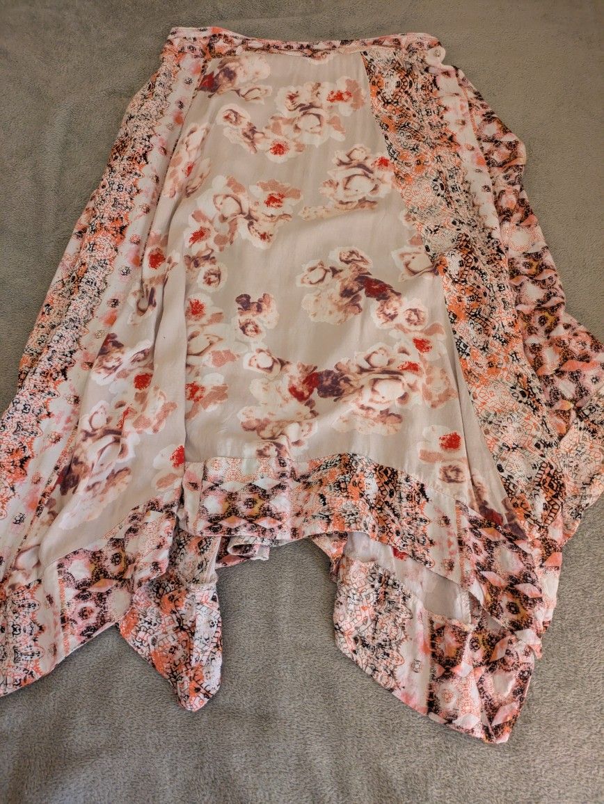 Size Medium Beige, Black & Coral Skirt