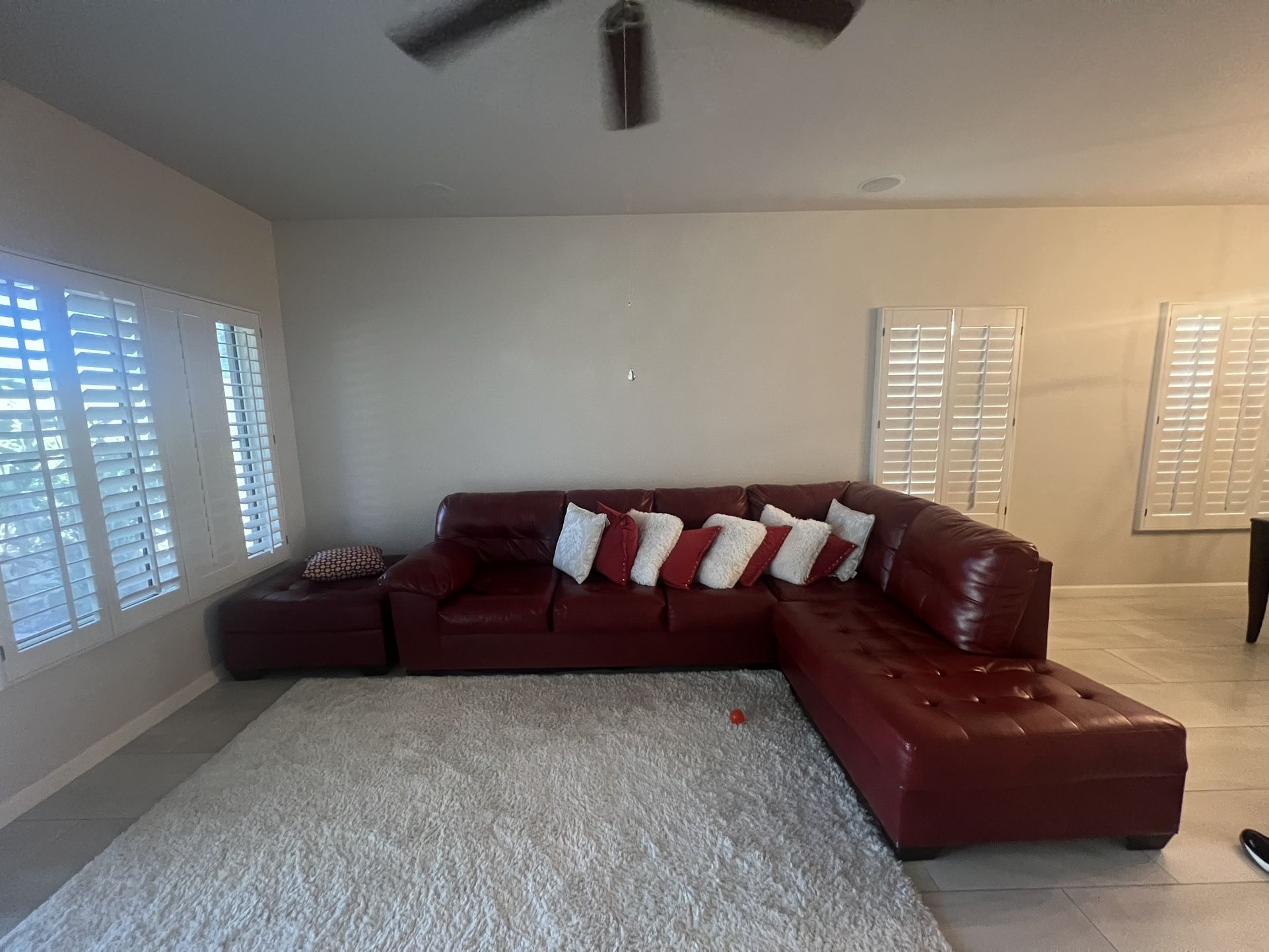 Red Pu Sofa/ Sofa Rojo