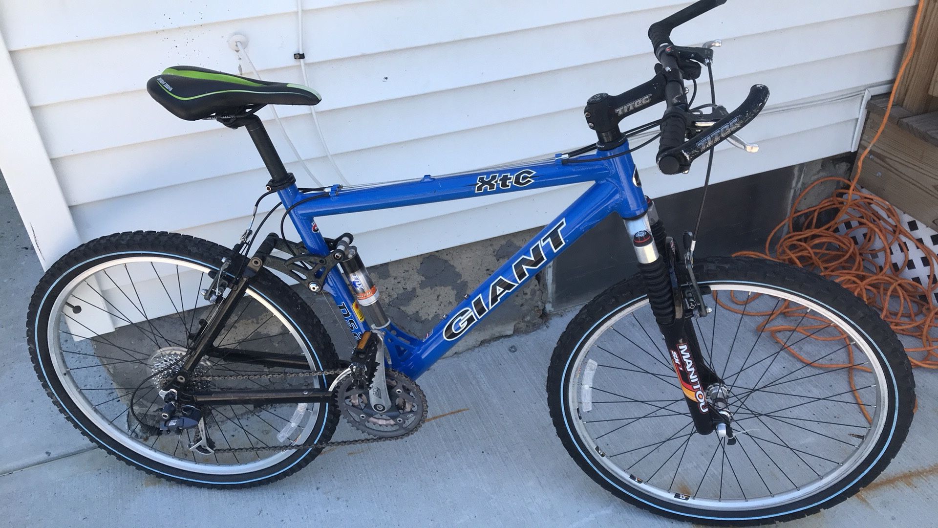 GIANT XTC DS2  FULL SUSPENSION Fram19 Inches  Wheels 26x210