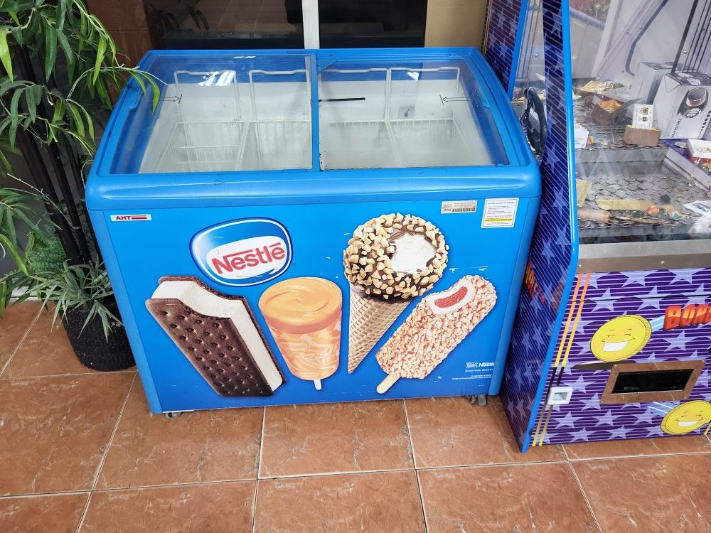 Ice Cream Merchandiser Freezer