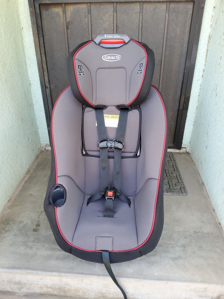 Graco Slim Fit Convertable Car Seat