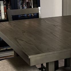 Dining Table & 4 Chairs 