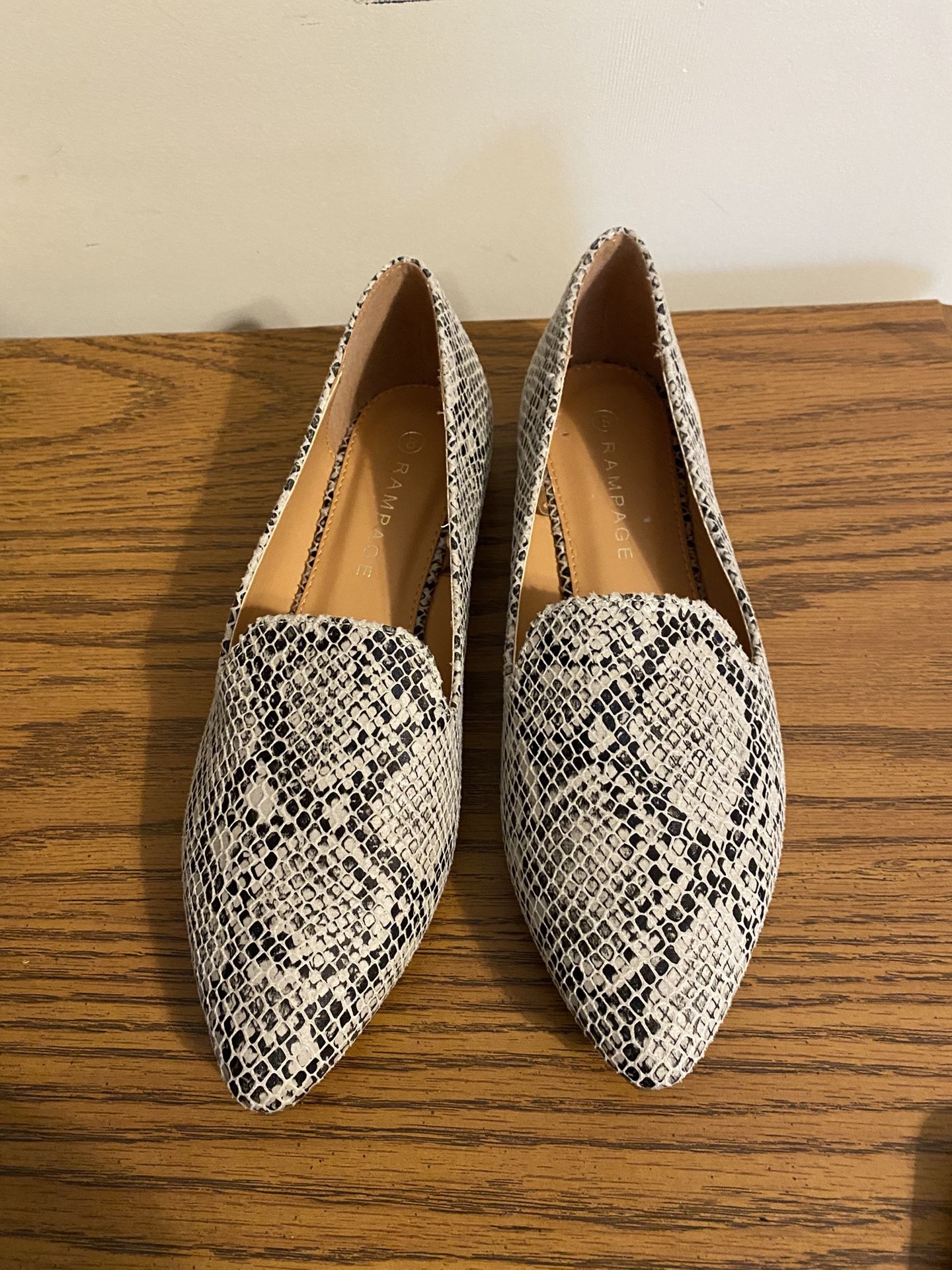 NWT Woman’s Rampage Snake Skin Print Slip On Flats Size 8