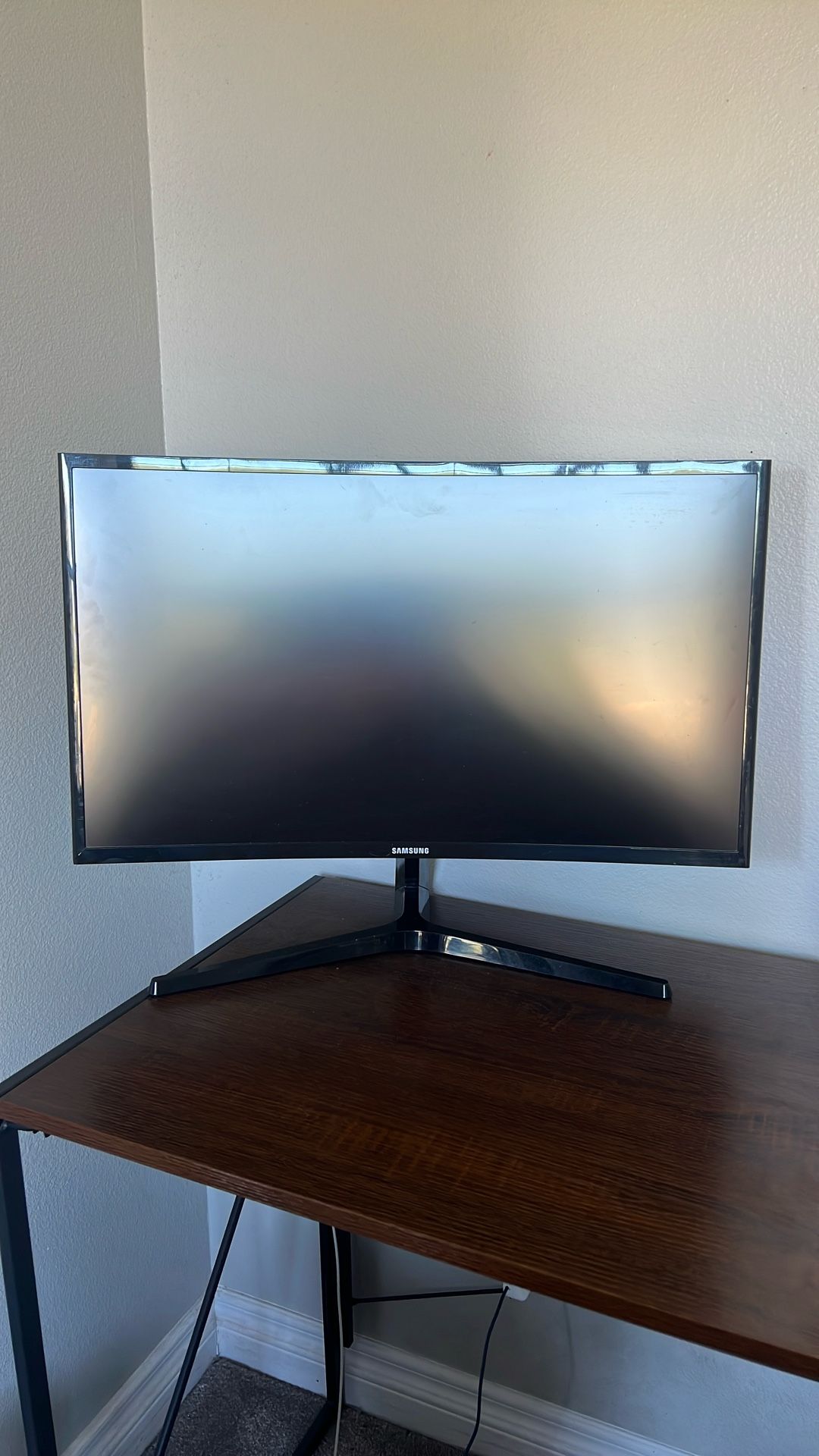 Curved samsung monitor