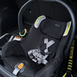 Chicco Infant Car Seat With Extra Car Base