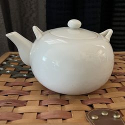 Teapot white