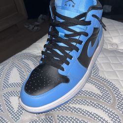 Jordans 1 Mid  University Blue  Black And White 