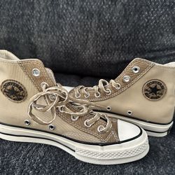 Converse Chuck 70 HI Size 6 (women) Size 4 (men & boys)
