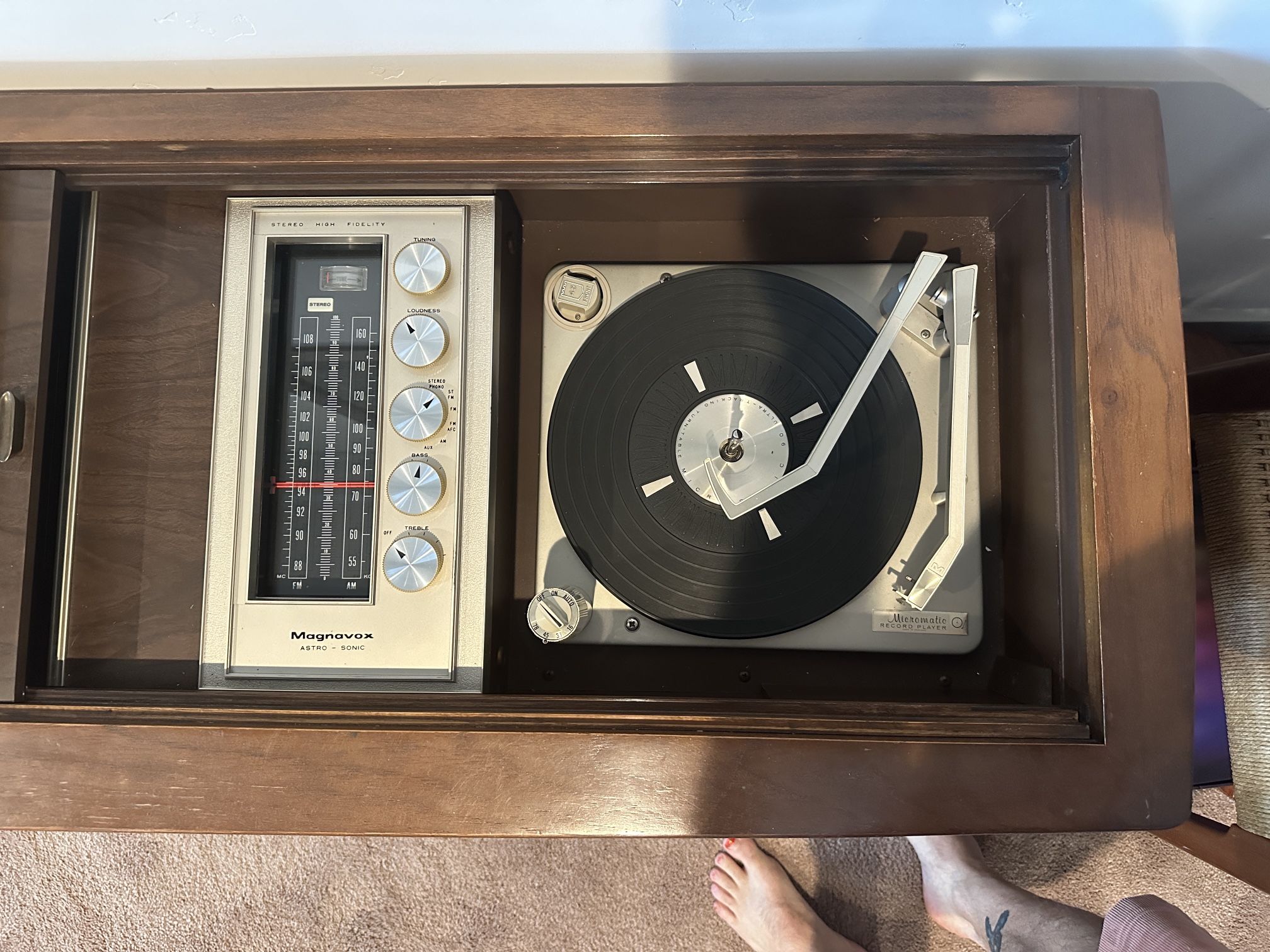 1960's Magnavox Astrosonic Record Console