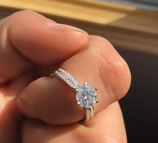 Moissanite diamond Ring