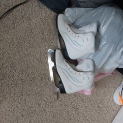 Women's Ice Skates 