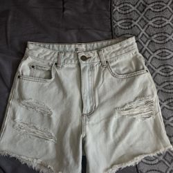 25’ Billabong Distressed Shorts