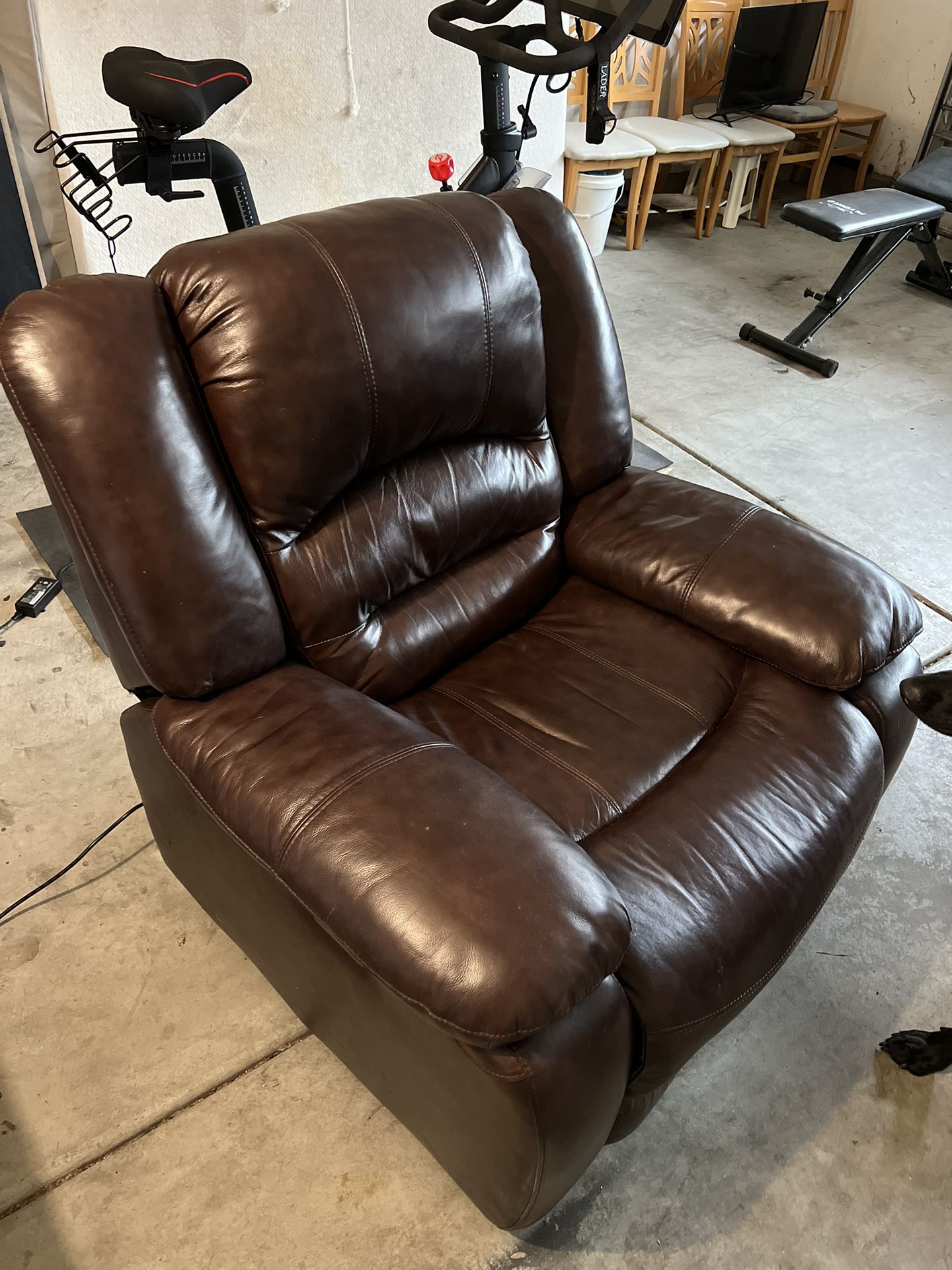 Leather Lazy Boy Recliner for Sale in Riverside, CA OfferUp