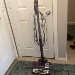 Shark bagless vacuum cleaner with a brand new brush roll