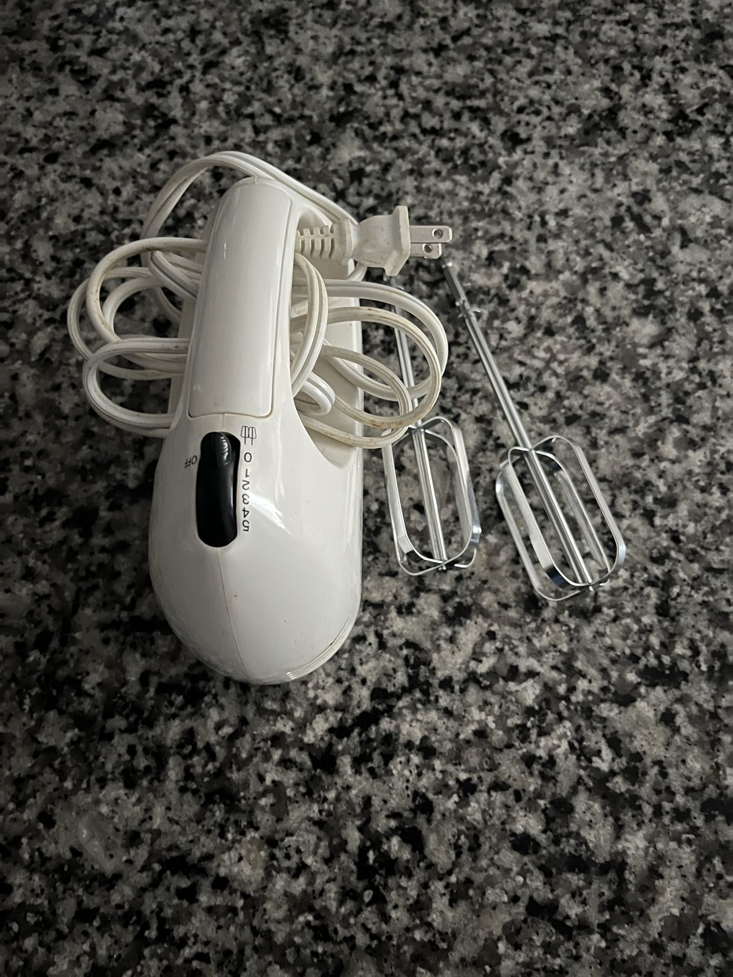 Hand mixer