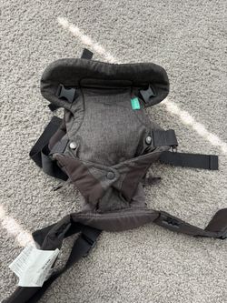 Infantino carrier (excellent Condition)