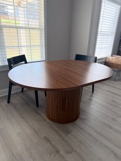Extendable Dining Table – Walnut