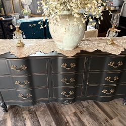 Gorgeous Black French 9 Dr Dresser 