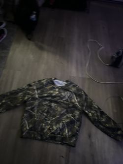camo long sleeve crew neck