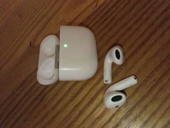 Apple AirPods with Charging Case