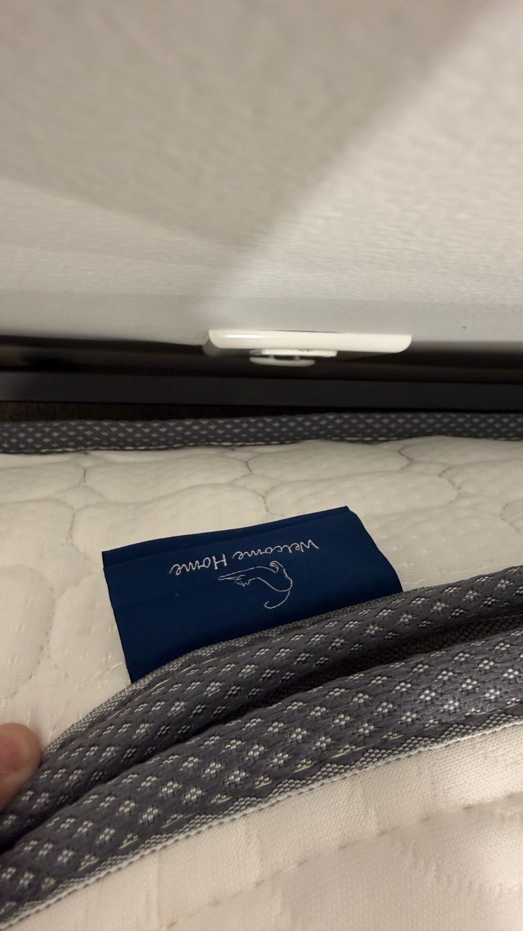 Single bed/ framing and mattress