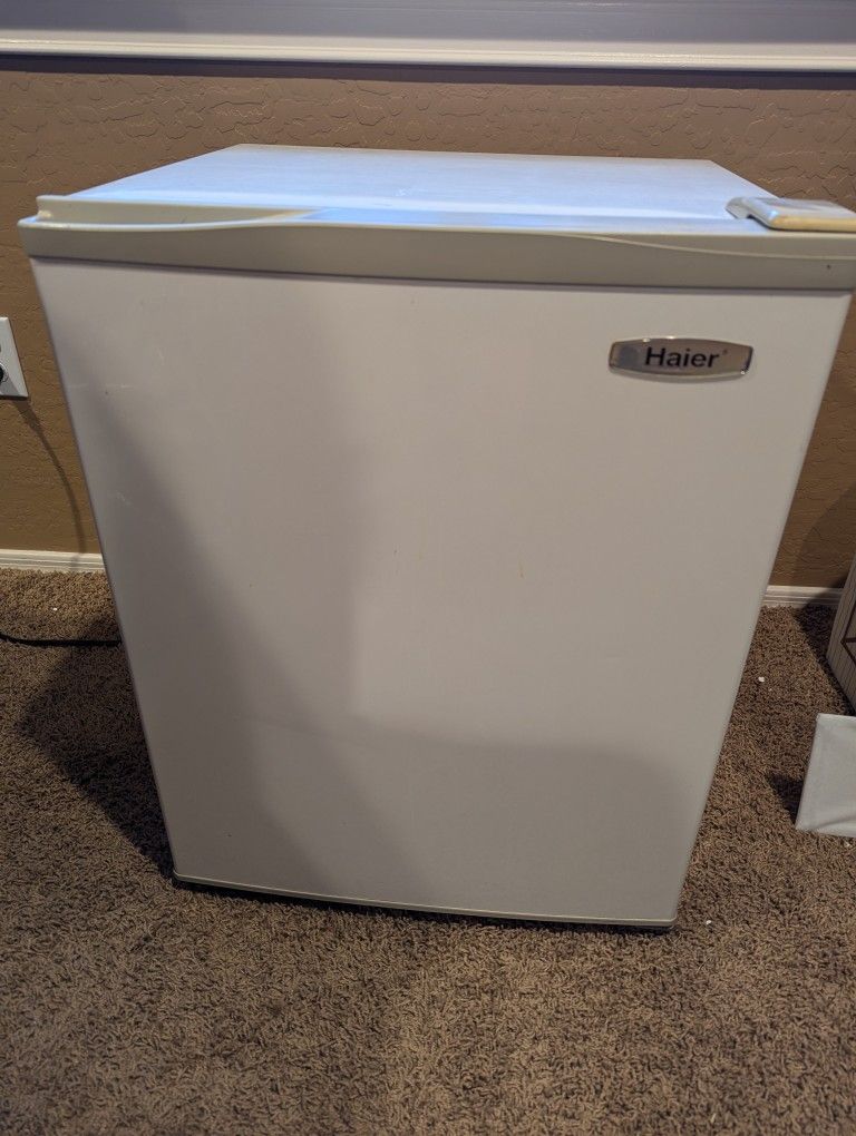 Haier Mini Fridge, Small Compact Refrigerator