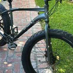ORIGIN(8) FAT TIRES 26X4.0   9 Speed Like New Ready to ride. See my other bikes. Thanks
