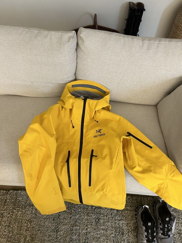 ARC'TERYX Alpha Sv 7th generation hooded waterproof jacket