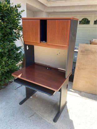 office or student desk , very sturdy professional desk worh hutch built in
