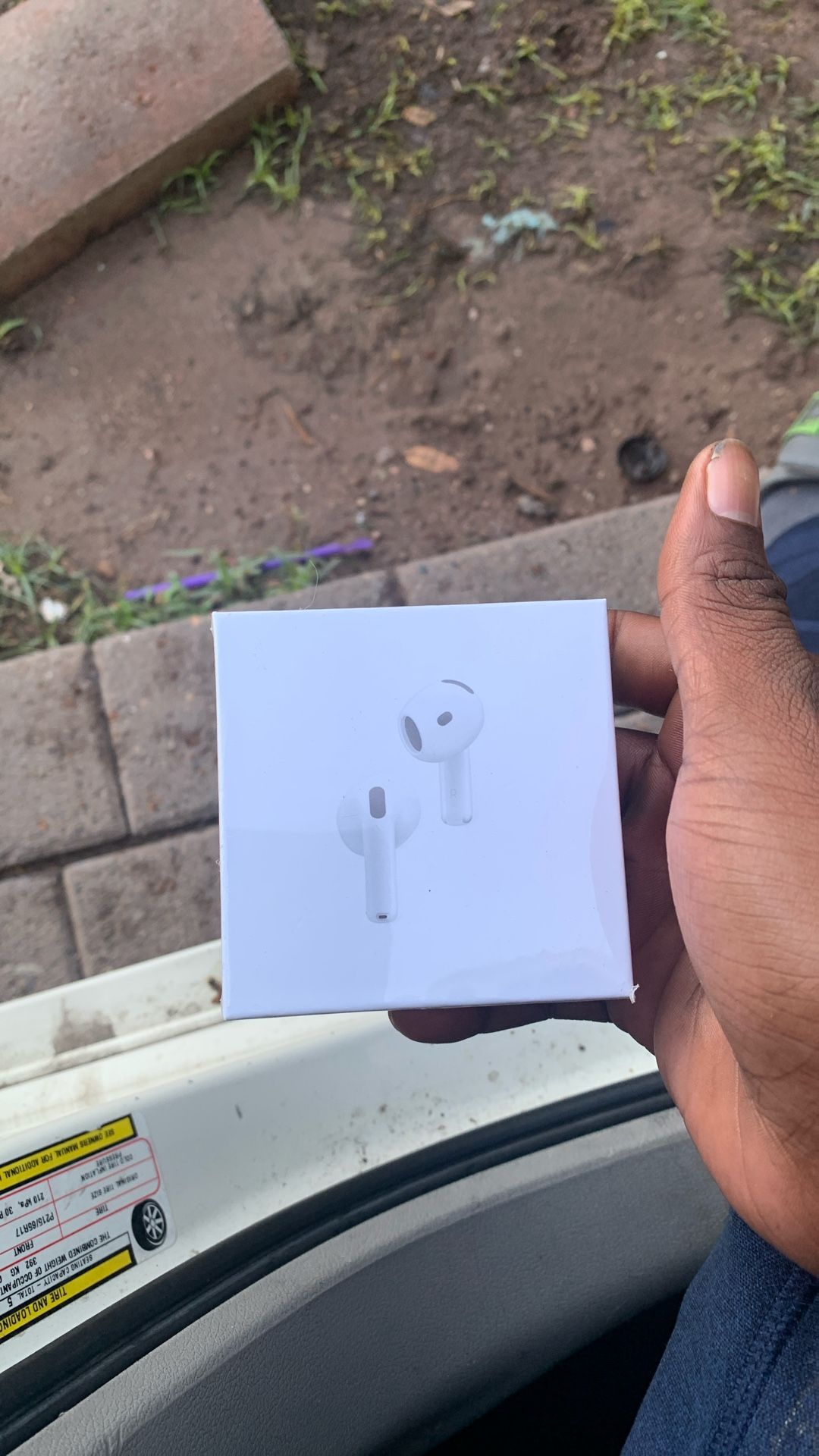 AirPod 4s 