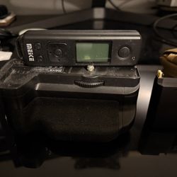 Meike MK-A6500 Pro Battery Grip + Wireless Remote for Sony A6500