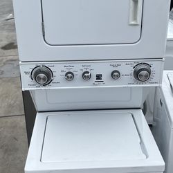 Kenmore Stackable Washer And Dryer “white” 