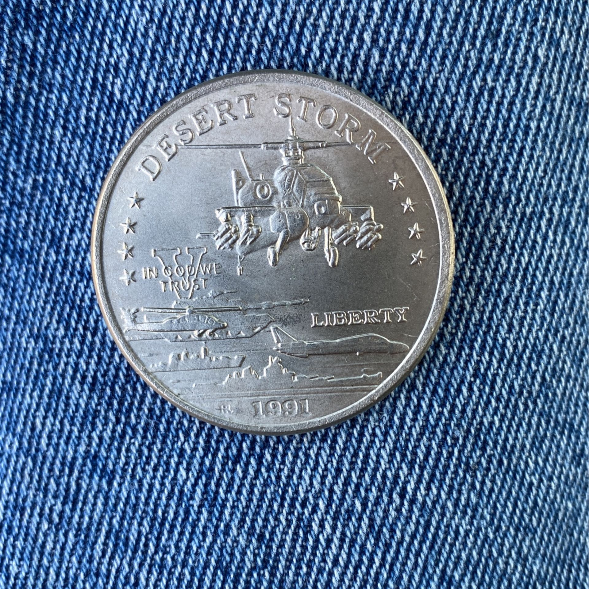 5 Dollar Desert Storm Coin-Apache Helicopter