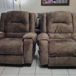 2 Recliner Chairs 