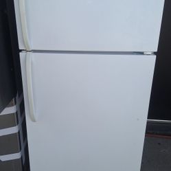 WORKING REFRIGERATOR. (DELIVERED)