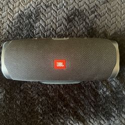 JBL Charge 4