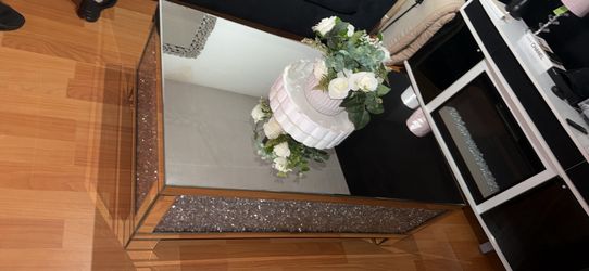 Glass mirrored table