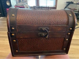 Wooden chest box