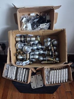 7 bed/bath knobs 4 closet/pantry knobs 11 door hinge sets